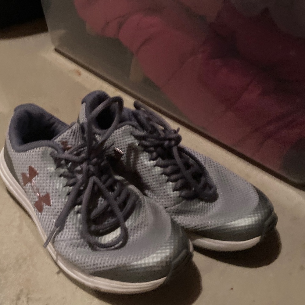 Youth Under Armour tennis shoes. Light gray with pink